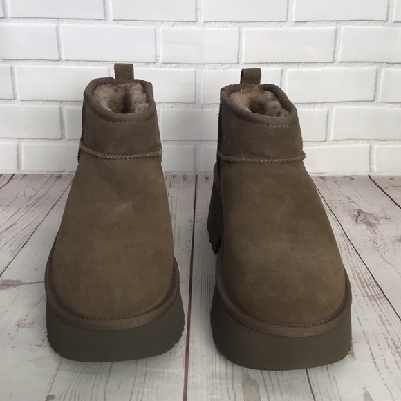 UGG CLASSIC ULTRA MINI NEW HEIGHT BOOT - Picture 2 of 7